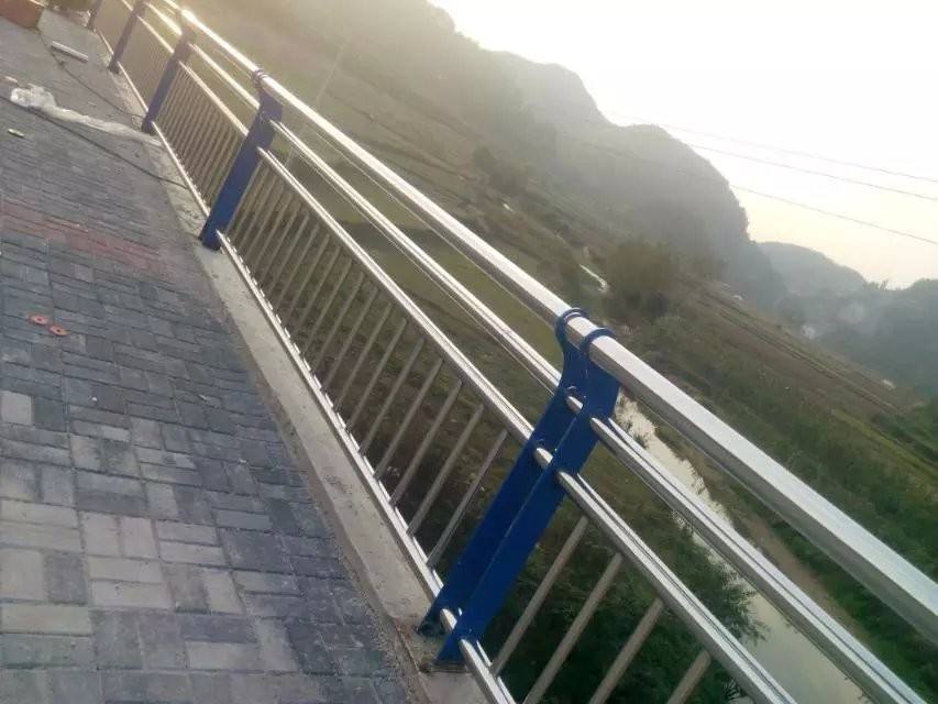 道路護(hù)欄