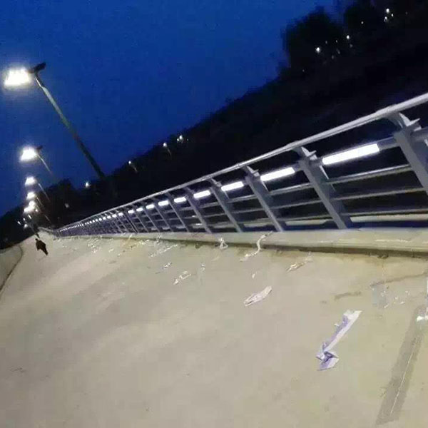 燈光護欄
